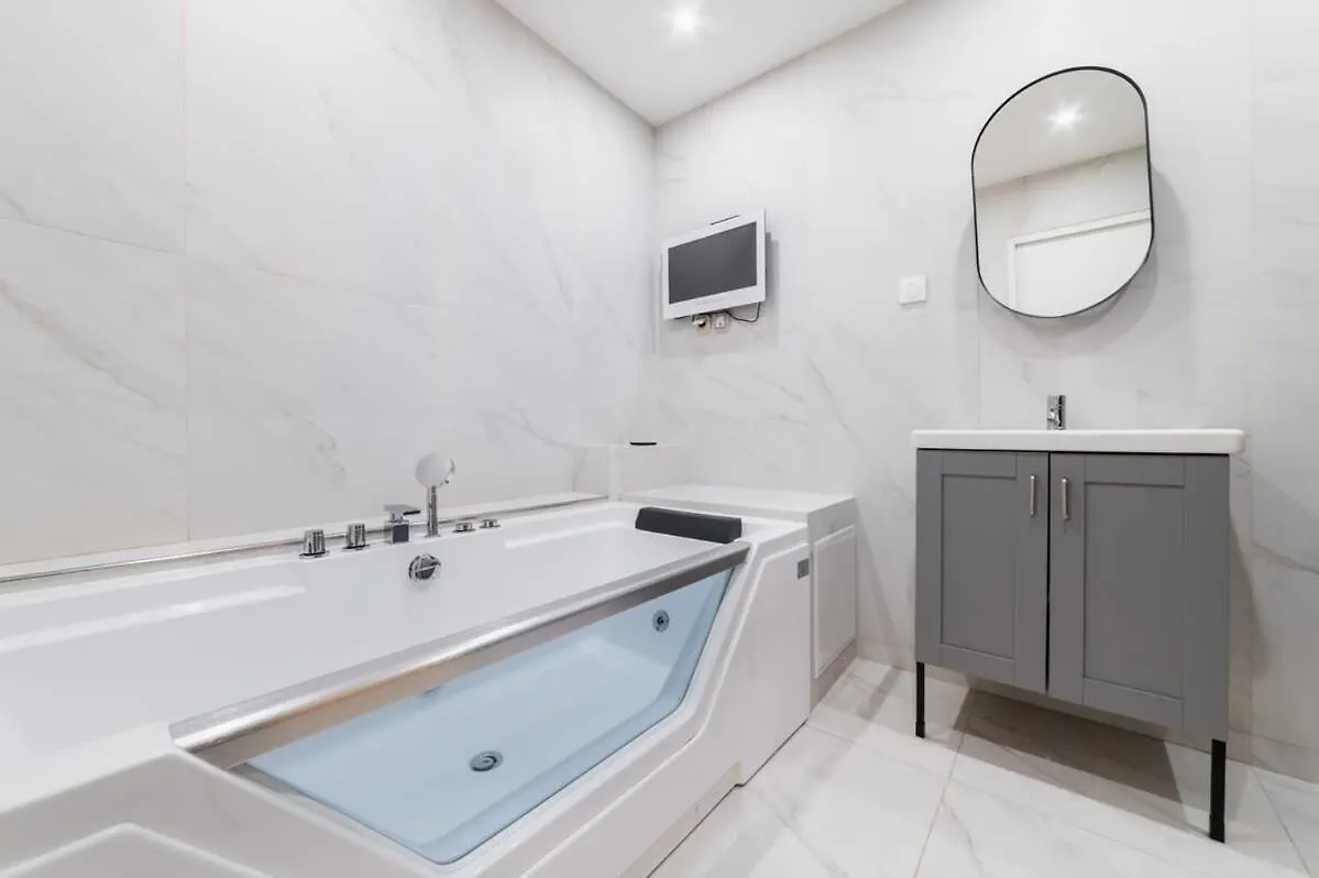 Spa Prive A Domicile - Sauna Elegance A Paris 17 Apartment